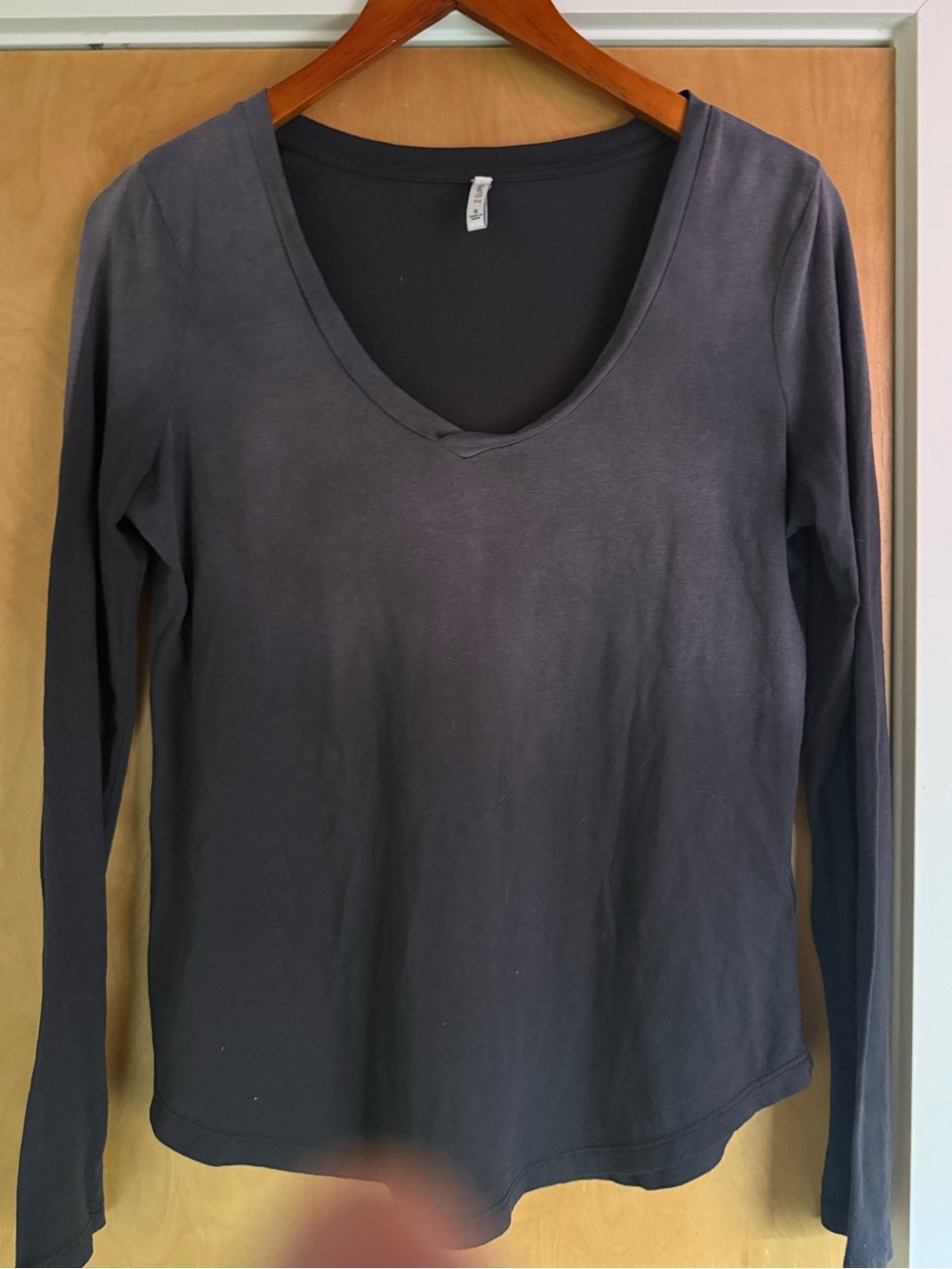 Z Supply Women's Long-Sleeve V-Neck Top - Charcoal Gray ombré. Size Small